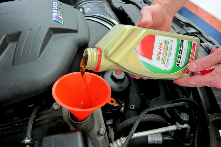 BMW oil change castrol 25 750x500